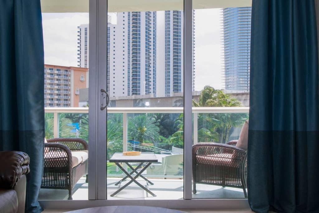 Beautiful Apartment Steps Away From The Beach Miami Beach Buitenkant foto