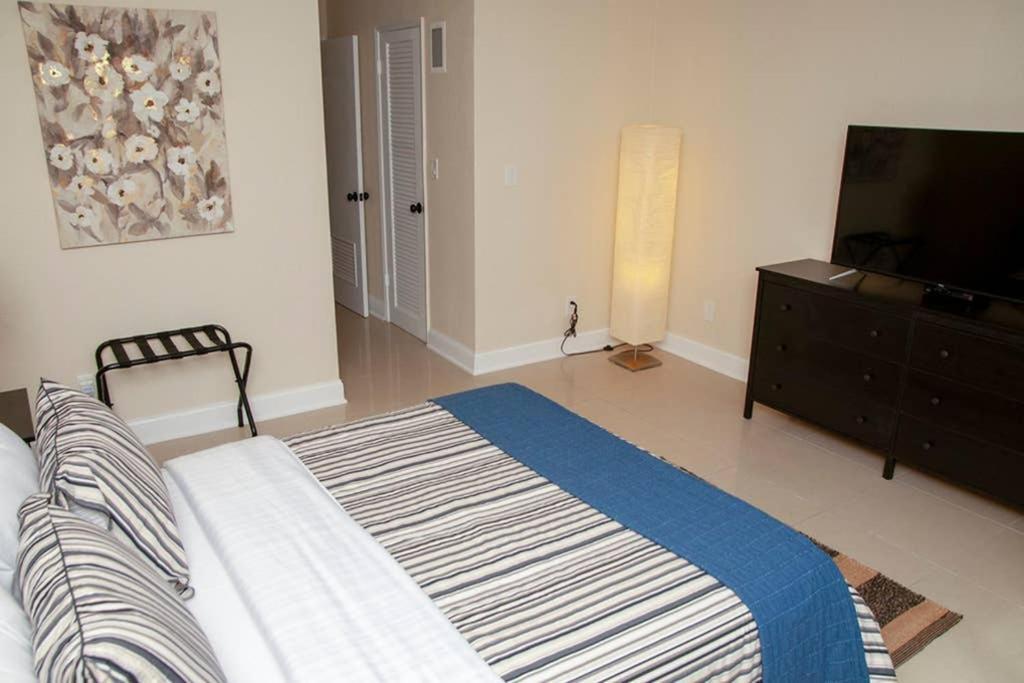 Beautiful Apartment Steps Away From The Beach Miami Beach Buitenkant foto